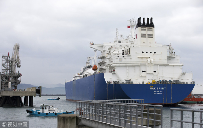 The Oak Spirit liquefied natural gas (LNG) tanker arrives at Chubu Electric Power Co.'s Joetsu thermal power station in Joetsu, Niigata, Japan, on Friday, Jan. 6, 2017. Jera Co., a joint venture between Tokyo Electric Power Co. Holdings Inc. and Chubu Electric Power Co., received its first LNG cargo from Cheniere Energy Inc.s Sabine Pass terminal. [Photo: CFP]