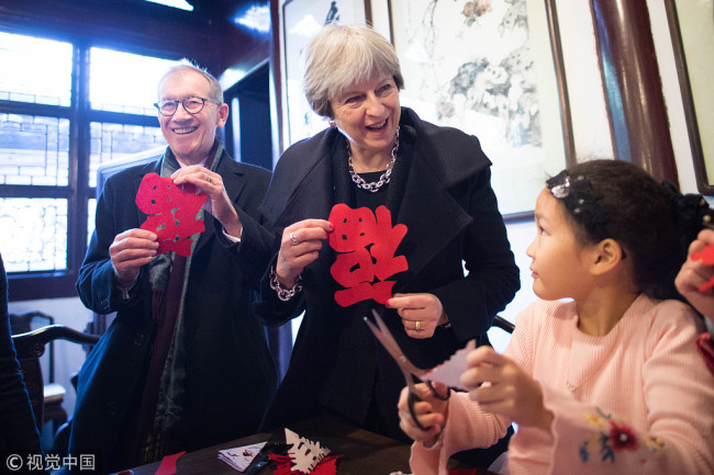 Prime Minister Theresa May meets school children at the Yuyuan Garden in Shanghai on February 2, 2018, as part of her two-day visit to the Chinese city and part of a three-day trade mission to China to encourage post-Brexit investment in the UK. [Photo: PA Images/VCG]