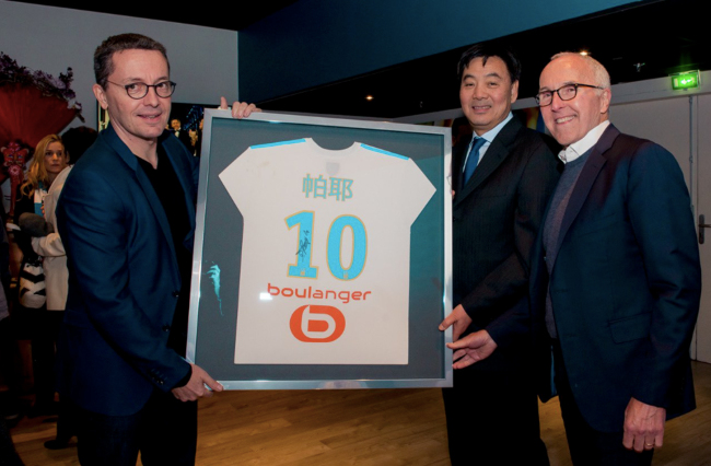 Jersey of Marseille player Dimitrie Payet written in Chinese characters. [Photo provided by Marseille to China Plus]