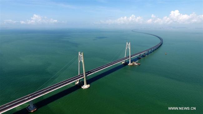 世界最长跨海大桥隧道全面建成 Major tunnel of the world's longest cross-sea bridge completed