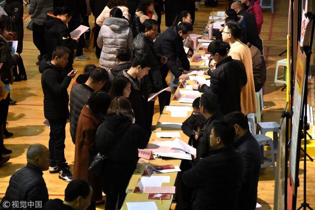 Citizens seek for jobs at a job fair in Jiangsu Province on February 28, 2018. [Photo: VCG]