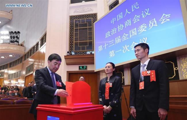 A member of the 13th National Committee of the Chinese People's Political Consultative Conference (CPPCC) casts his ballot at the fourth plenary meeting of the first session of the 13th National Committee of the CPPCC at the Great Hall of the People in Beijing, capital of China, March 14, 2018.[Photo: Xinhua] 