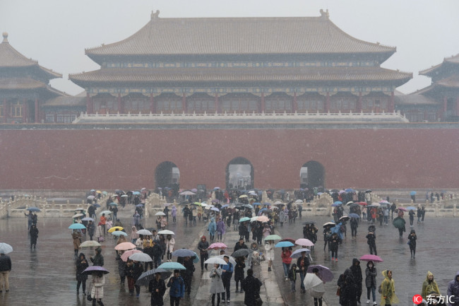 A view of the Forbidden City in the snow on March 17, 2017 in Beijing. [Photo: IC]
