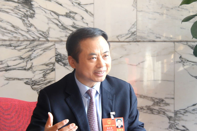 NPC deputy Zhang Tianren speaks to the CRI reporter during the two sessions in Beijing on Mar 13, 2018. [Photo: China Plus/Yang Guang]
