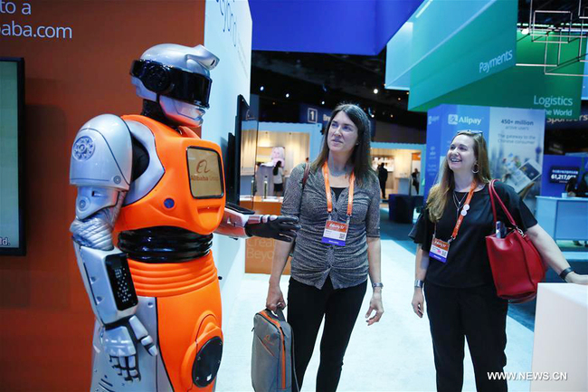 Visitors admire a robot at Gateway' 17 in Detroit, the United States, on Wednesday, June 21, 2017. [Photo: Xinhua]