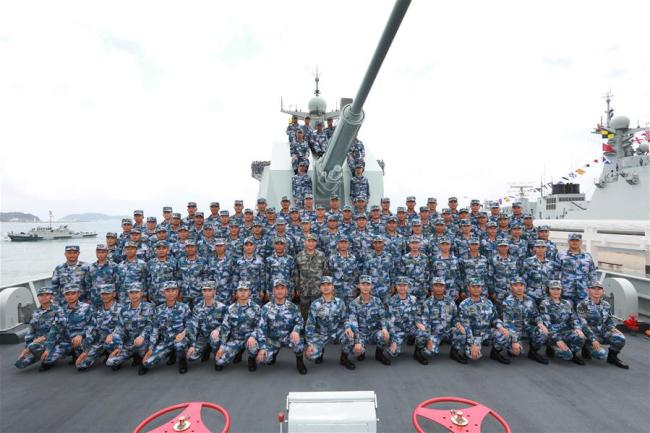 Chinese President Xi Jinping, also general secretary of the Communist Party of China Central Committee and chairman of the Central Military Commission, poses for a group photo with officers and soldiers on the missile destroyer Changsha on April 12, 2018. Xi reviewed the Chinese People's Liberation Army (PLA) Navy in the South China Sea Thursday morning and made a speech after the review.[Photo: Xinhua]