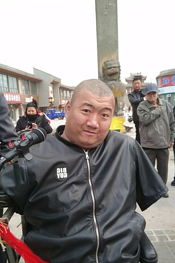File photo of Yuan Lidong, a man born without limbs. [Photo: fawan.com]