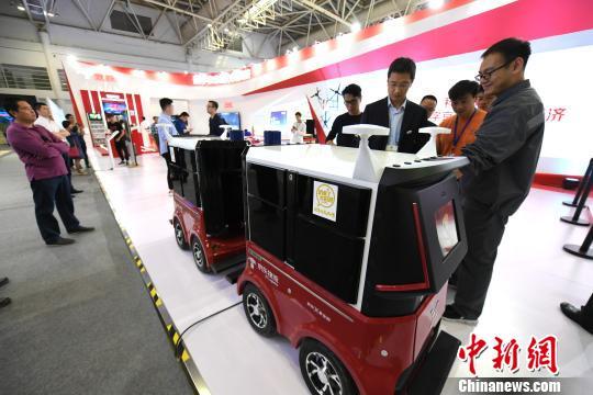 JD.com’s fast delivery drone is displayed at Digital China Summit. [Photo: Chinanews.com] 