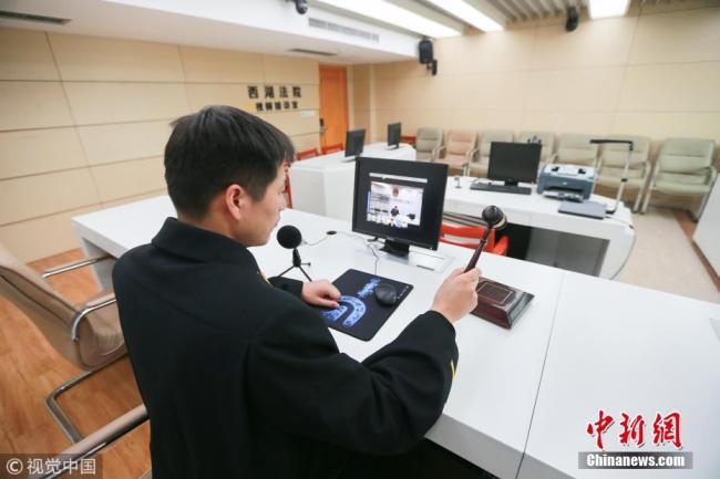 Photo taken on April 20, 2018 shows a hearing is underway in the West Lake District People’s Court in Hangzhou, east China’s Zhejiang province. [Photo: Chinanews.com]