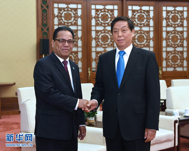 China's top legislator Li Zhanshu meets with Wesley Simina, speaker of Congress of the Federated States of Micronesia, in Beijing on Monday, April 23, 2018. [Photo: Xinhua]