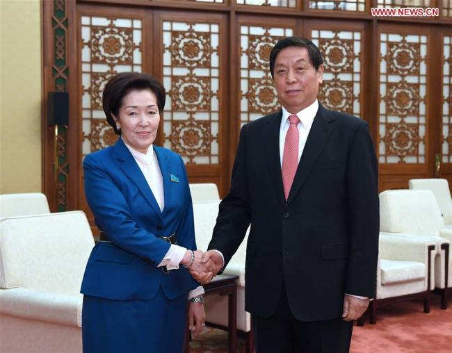 Li Zhanshu (R), chairman of the Standing Committee of the National People's Congress (NPC), meets with Gulmira Issimbayeva, vice speaker of the Majilis, the lower house of the Kazakh parliament, in Beijing, capital of China, April 23, 2018. [Photo: Xinhua]