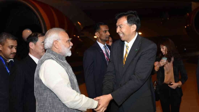 The photo shows Indian Prime Minister Narendra Modi arriving in China on Thursday night. [Photo: official Twitter account of the office of the Indian Prime Minister]