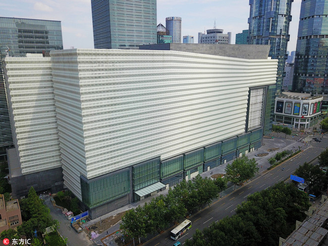 View of the mall of the upmarket French department store Galeries Lafayette under construction in the Lujiazui Financial District in Pudong, Shanghai, on September 12, 2017. [File photo: IC]