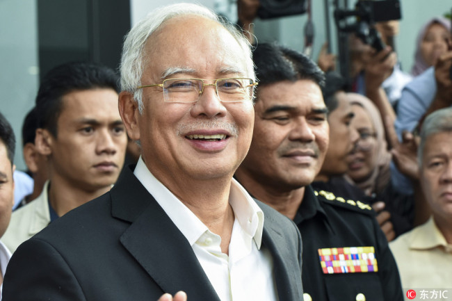 Malaysia's former Prime Minister, Najib Razak speaks to press at infront of Malaysian Anti-Corruption Commission (MACC) on May 24, 2018 in Putrajaya, Malaysia. [Photo: IC]