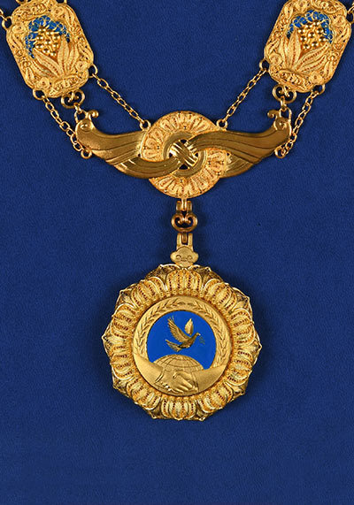 The Friendship Medal. [Photo: Xinhua]