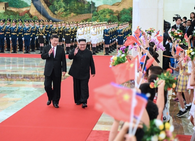 Xi Jinping, general secretary of the Central Committee of the Communist Party of China and Chinese president, holds a welcome ceremony for Kim Jong Un, chairman of the Workers' Party of Korea and chairman of the State Affairs Commission of the Democratic People's Republic of Korea (DPRK), before their talks in Beijing on Tuesday, June 19, 2018. [Photo: Xinhua]