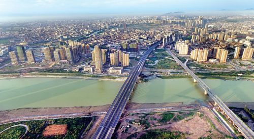 Jinjiang City in Fujian Province used to be known only as "China's shoes and clothing capital". Young entrepreneurs in the city are on the hunt for innovations to meet the challenges the affluent coastal city is facing.[Photo：mnw]