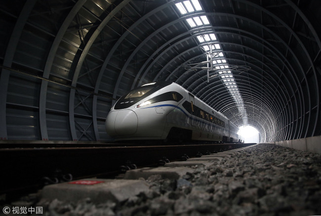 A train passes through a noise-barrier along the newly-opened Jiangmen-Zhanjiang Railway. The noise barrier was built to avoid disturbing a nearby habitat to over 30,000 birds. [File Photo: VCG]