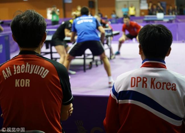 Table tennis team coaches from the South Korea (L) and DPRK (R) supervise training in the preliminary of the Seamaster 2018 International Table Tennis Federation (ITTF) World Tour Platinum Korea Open at Daejeon, South Korea, July 17, 2018. [Photo: VCG]
