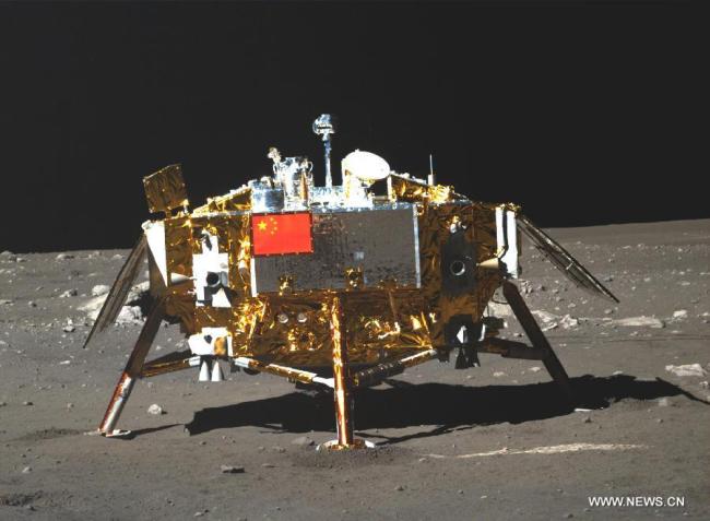 The photo of the Chang'e-3 moon lander taken by the camera on the Yutu moon rover on December 15, 2013 [File photo: Xinhua]