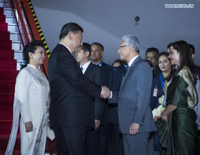 Chinese President Xi Jinping (2nd L) and his wife Peng Liyuan (1st L) are greeted by Mauritian Prime Minister Pravind Jugnauth and his wife Kobita Ramdanee at the airport in Port Louis July 27, 2018. Xi arrived in Port Louis on Friday for a friendly visit to Mauritius. [Photo: Xinhua/Li Xueren]