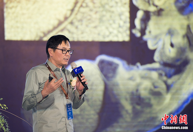 Dai Qionghai, professor at Tsinghua University and an academic with the Chinese Academy of Engineering, deliveres a speech at the Cui Forum, Cuigezhuang, Beijing’s Chaoyang District, August 10, 2018. [Photo: Chinanews.com]