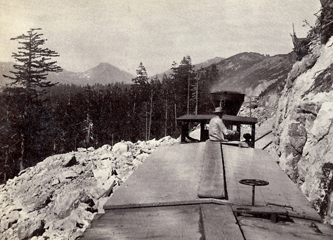 Cement Ridge in Sierra Nevada, with Old Man Mountain in the distance. [Photo provided to China Daily]