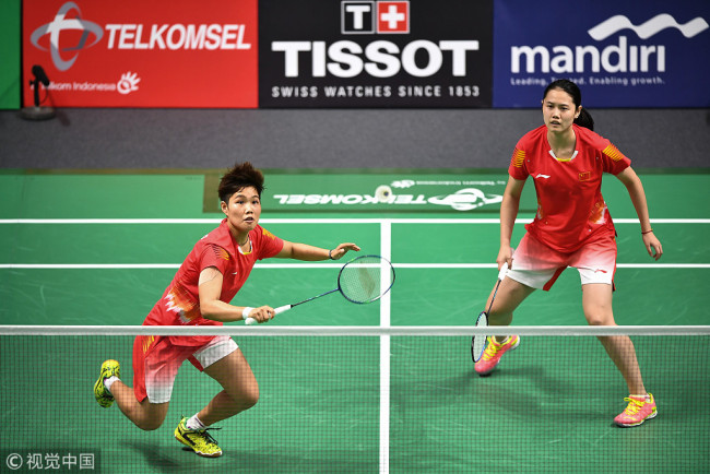 Huang Dongping and Zheng Yu of China compete against Misaki Matsutomo and Ayaka Takahashi of Japan during Women's Team final match between Japan and China on day four of the Asian Games on August 22, 2018 in Jakarta, Indonesia. [Photo: VCG]