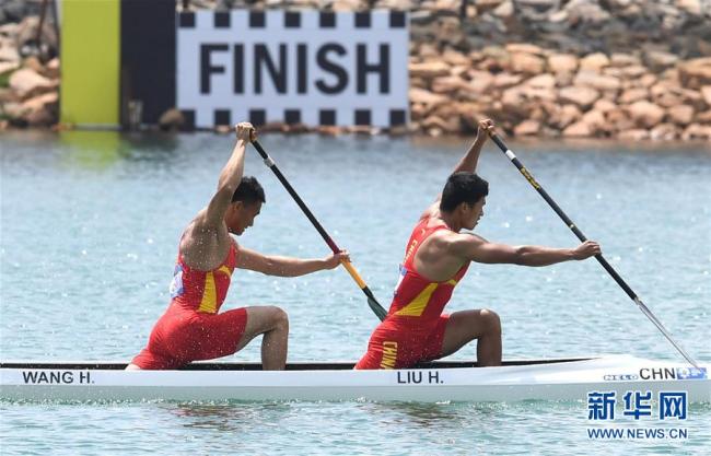 Liu Hao and Wang Hao during the final of 1000m men's canoe doubles at the Asian Games in Indonesia on August 30, 2018. [Photo: Xinhua/Cheng Min]