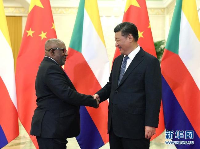 Chinese President Xi Jinping (right) meets Comoros President Azali Assoumani in Beijing on Sep. 1 2018. [Photo: Xinhua] 