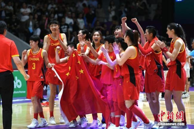 China win women's basketball gold medals on September 1, 2018, at the Asian Games in Jakarta. [Photo: Chinanews.com]