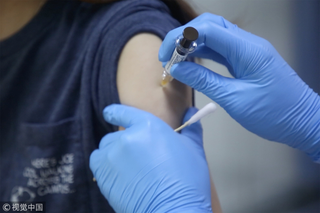 A local citizen of Shenzhen receives the injection of nine-valent HPV vaccine on August 21, 2018. [Photo: VCG]
