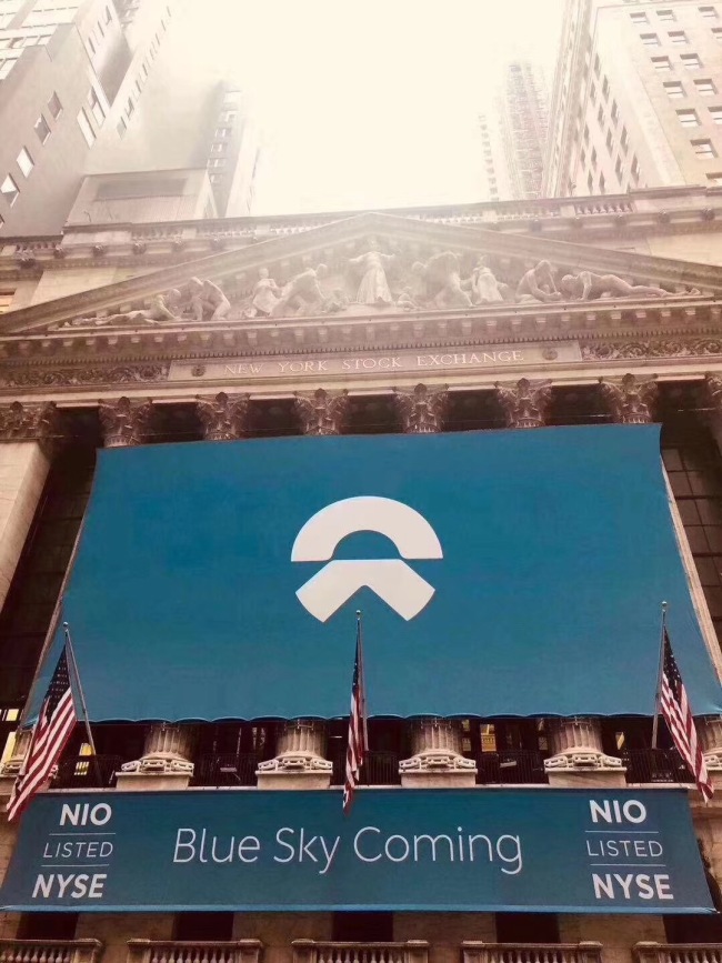 Poster of NIO Company hang outside the New York Stock Exchange on 11th, New York time, 2018. [Photo provided to China Plus]