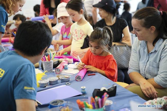 Children and parents make cosmic kaleidoscopes during the Mid-Autumn Moon Family Festival event held at the Museum of Chinese in America (MOCA) in New York, the United States, Sept. 22, 2018. [Photo: Xinhua] 