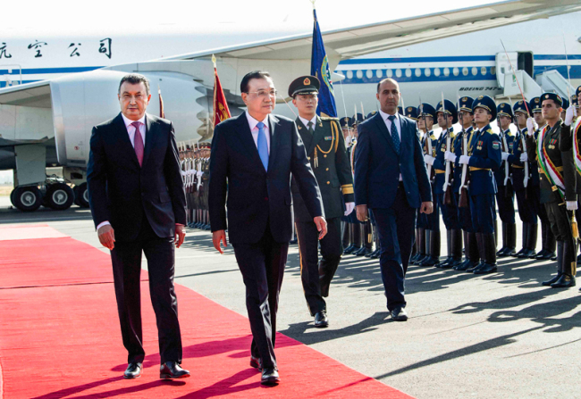 Chinese Premier Li Keqiang walks along with Tajikistan Prime Minister Kokhir Rasulzoda as he arrives at the Dushanbe international airport on Thursday, October 11, 2018. [Photo: gov.cn]
