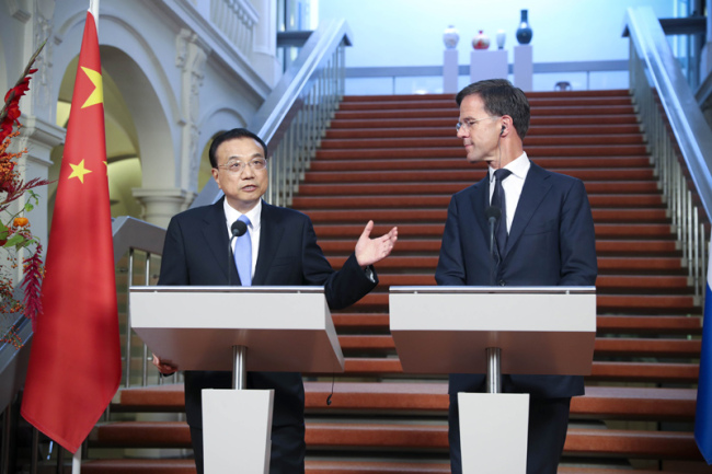 Chinese Premier Li Keqiang and his Dutch counterpart, Mark Rutte, jointly meet with the press in The Hague, on Monday, October. 15, 2018. [Photo: gov.cn]