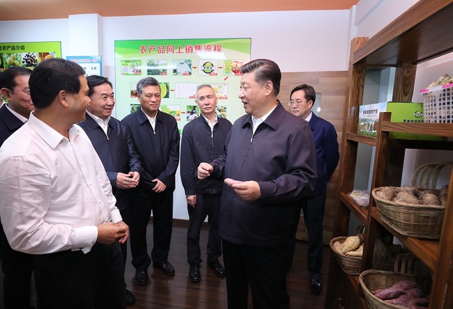 Chinese President Xi Jinping visits an e-commerce industrial park in Yingde, south China's Guangdong Province, October 23 2018. [Photo:Xinhua]