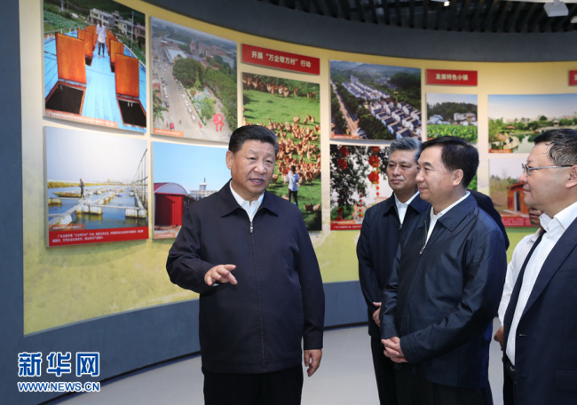Chinese President Xi Jinping, also general secretary of the Communist Party of China Central Committee and chairman of the Central Military Commission, visits an exhibition on Guangdong's development during the past 40 years since the reform and opening up at a museum in Shenzhen, south China's Guangdong Province, during an inspection tour, Oct. 24, 2018. [Photo: Xinhua/Ju Peng]