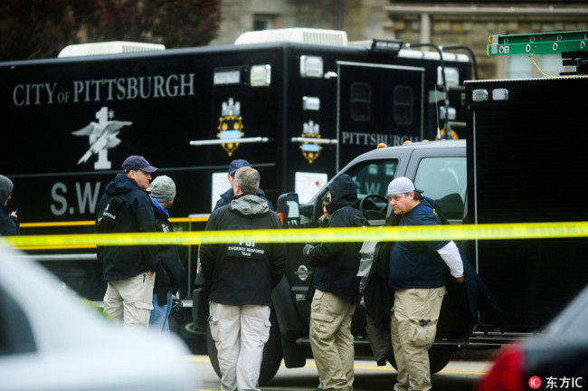 FBI agents continue to work at the Tree of Life synagogue after a mass shooting in the Squirrel Hill neighborhood of Pittsburgh, Pennsylvania, USA, 27 October 2018. [Photo: IC]