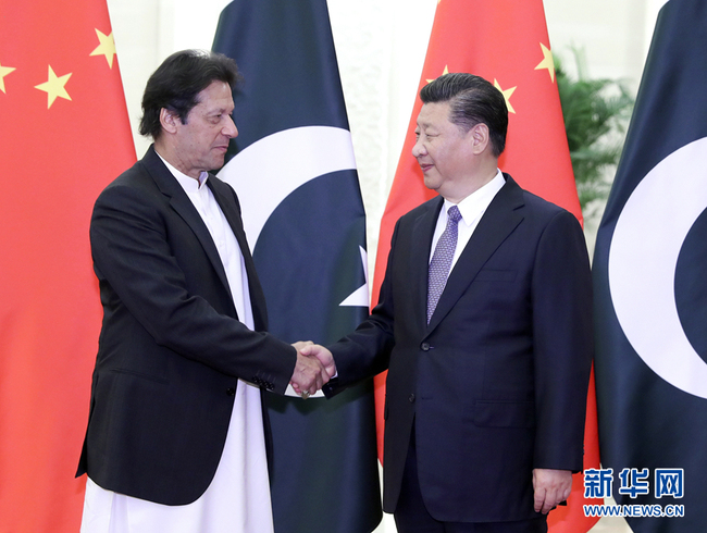 Chinese President Xi Jinping met with Pakistani Prime Minister Imran Khan in Beijing on November 2, 2018. [Photo: Xinhua]