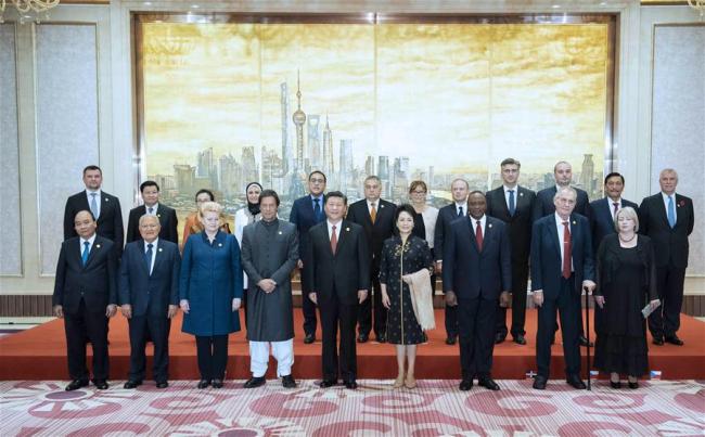 Chinese President Xi Jinping and his wife Peng Liyuan take group photos with foreign leaders and their spouses ahead of a banquet in Shanghai, east China, Nov. 4, 2018. Xi Jinping and his wife Peng Liyuan hosted a banquet on Sunday evening in Shanghai to welcome distinguished guests from around the world, who will attend the first China International Import Expo (CIIE) opening Monday. [Photo: Xinhua/Li Tao]