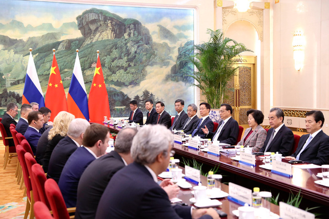 Chinese Premier Li Keqiang holds talks with his Russian counterpart Dmitry Medvedev on November 7, 2018, in Beijing. [Photo: gov.cn]