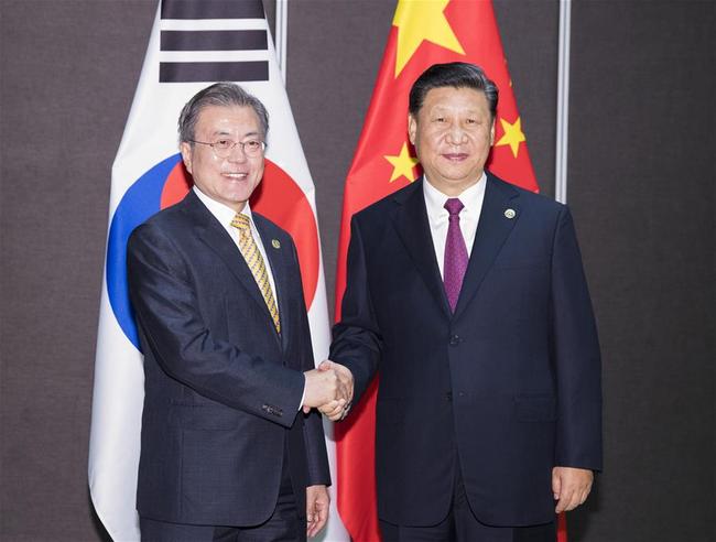 Chinese President Xi Jinping meets with his South Korean counterpart Moon Jae-in in Port Moresby, Papua New Guinea, Saturday, Nov. 17, 2018. [Photo: Xinhua]