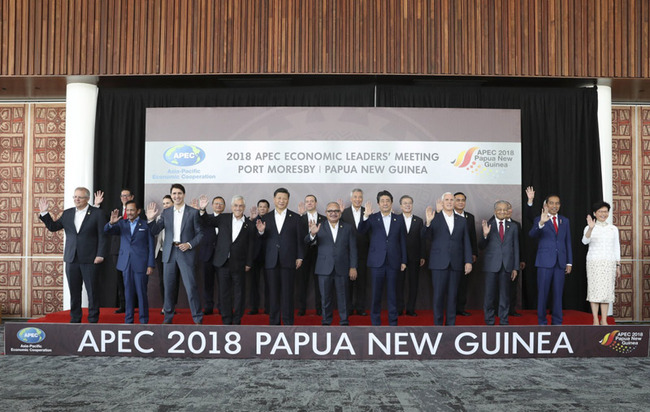 Chinese President Xi Jinping poses for a group photo with leaders attending the 26th APEC Economic Leaders' Meeting in Port Moresby, Papua New Guinea, on Sunday, November 18, 2018. [Photo: Xinhua]