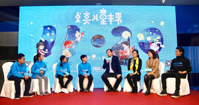 Four child representatives and four adults engage in a discussion about issues concerning children's lives at a forum in Beijing on 20 November 2018 to mark World Children's Day. The four adults joining the dialogue are UNICEF Ambassador and renowned actor Chen Kun (R1), Guan Hongyan, associate professor from the Capital Institute of Pediatrics (R2), Yang Caixia, Head of the Pre-school Education Department of the China National Children's Center (R3), and Zhang Zhiwei, Director of International Cooperation on Anti-trafficking Centre at the China University of Political Science and Law (R4). [Photo: UNICEF/Xia Yong]