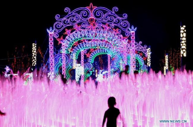 Tourists enjoy colorful lights during a light art festival held at a space theme park in Yanjiao of Sanhe City(三河), north China's Hebei Province, July 29, 2016. 