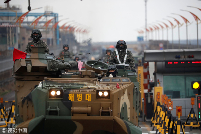 Amphibious assault vehicles of the ROK's Marine Corps on display during the military exercises between the ROK and the U.S. in Pohang, ROK, April 5, 2018. [Photo:VCG]