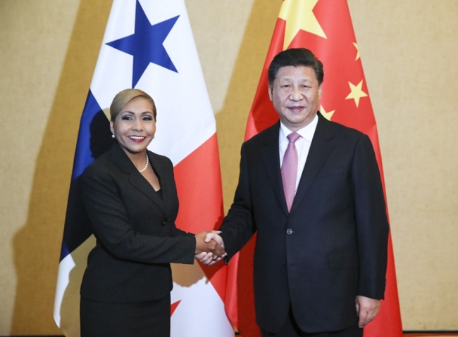 Chinese President Xi Jinping meets with  Yanibel Abrego, president of the National Assembly of Panama on December 3, 2018, in Panama City. [Photo: Xinhua]