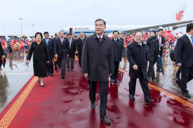A central delegation receives warm welcome at the airport in Nanning, south China's Guangxi Zhuang Autonomous Region, Dec. 9, 2018. The delegation, led by Wang Yang, a member of the Standing Committee of the Political Bureau of the Communist Party of China (CPC) Central Committee and chairman of the National Committee of the Chinese People's Political Consultative Conference (CPPCC), arrived here Sunday to attend festivities marking the 60th anniversary of the region's founding. [Photo: Xinhua/Liu Bin]