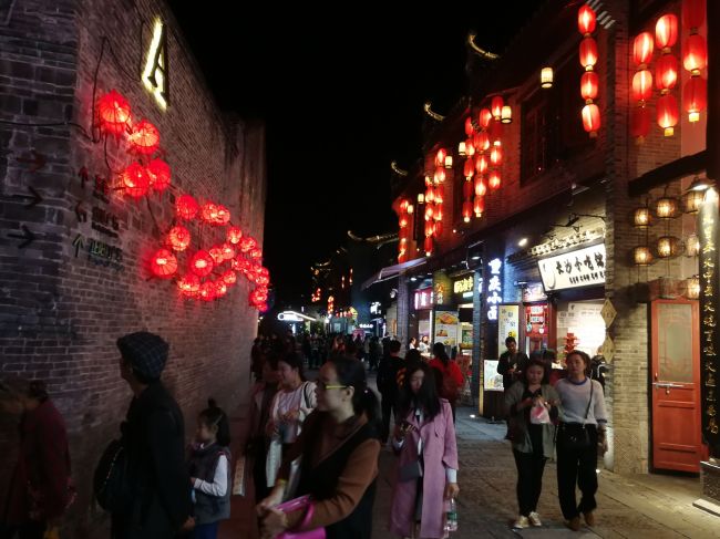 A nighttime view of a scenic area in Xiufeng District. [Photo: China Plus/ Sang Yarong]